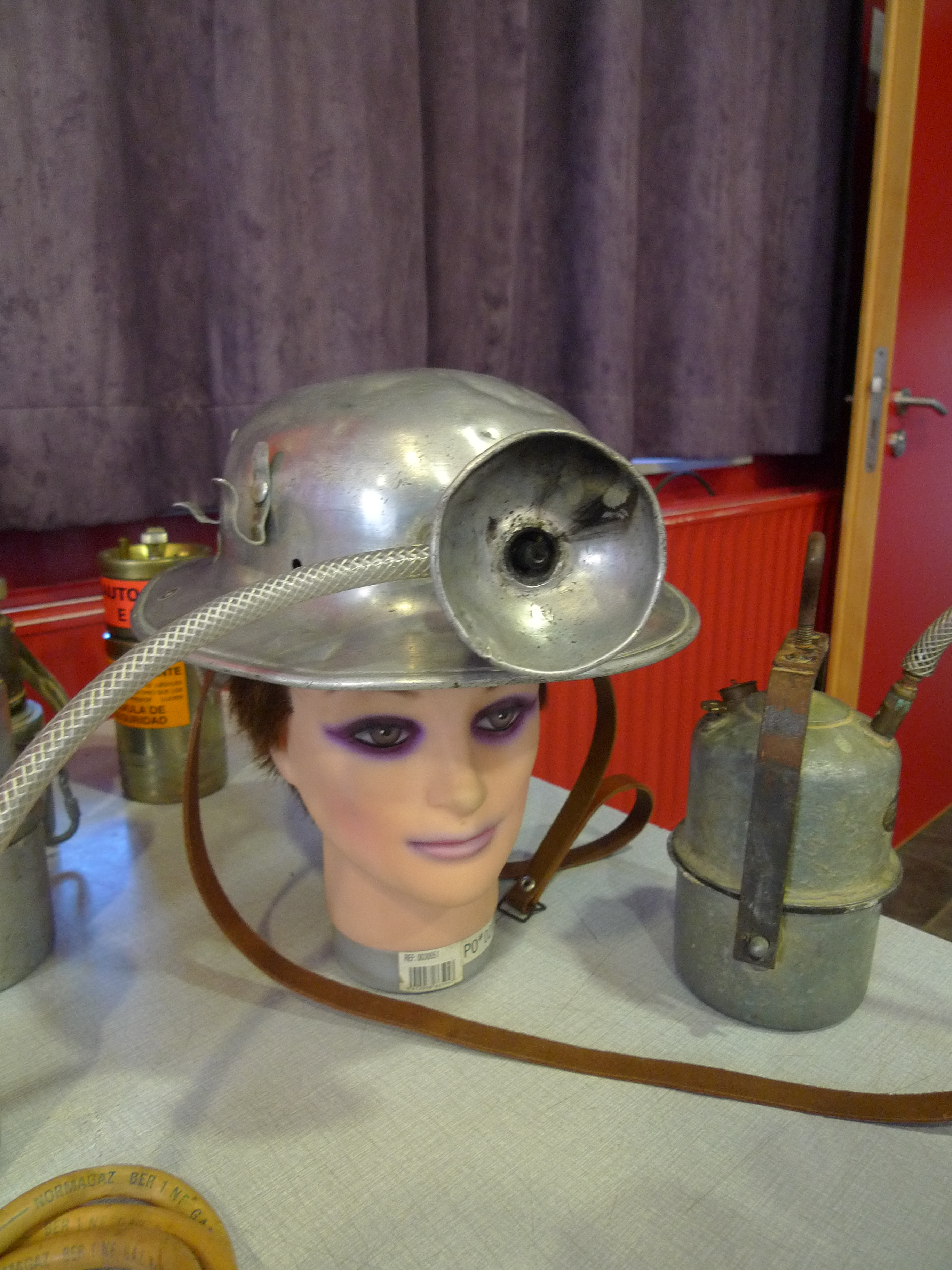 Casque de Jean Deudon (1913 - 1991), spéléo alpiniste, membre du célèbre Groupe de Bleau